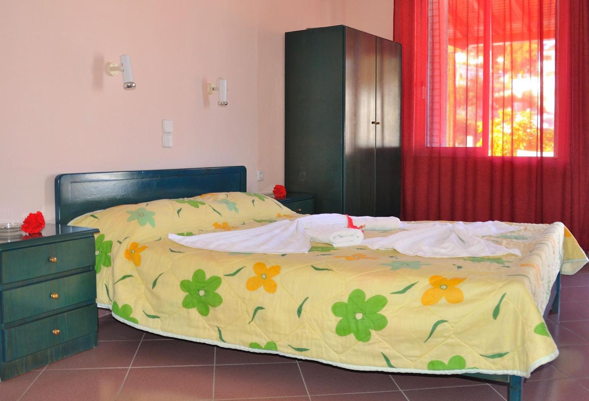 Ilias Studios - Rooms Patitírion Eksteriør billede